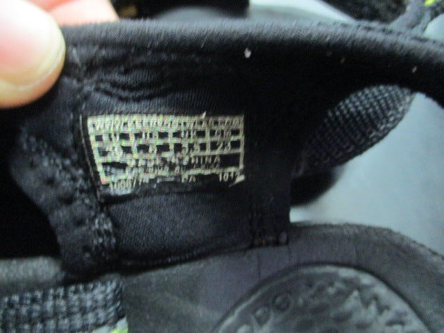 Load image into Gallery viewer, Used Keen Size 6 Water Shoes
