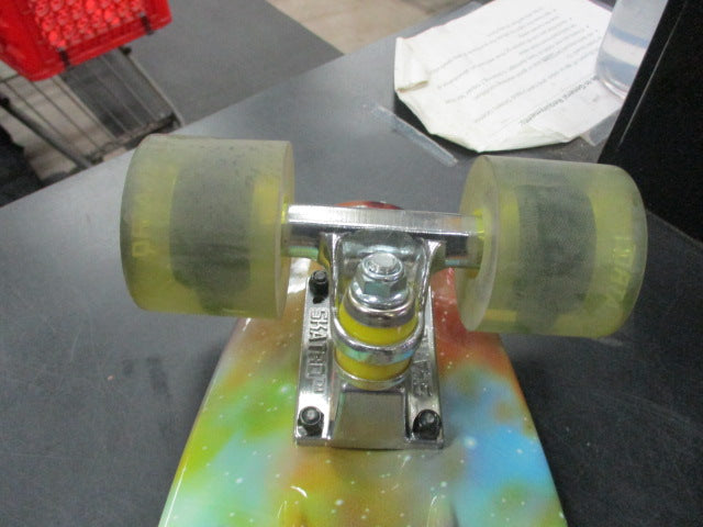 Load image into Gallery viewer, Used Skatro 22&quot; Penny Board
