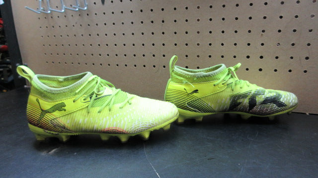 Load image into Gallery viewer, Used Puma FTR Soccer Cleats - Size 4.5
