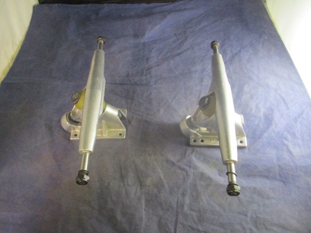 Load image into Gallery viewer, Used Randall R-11 180mm 50 Deg Longboard Trucks
