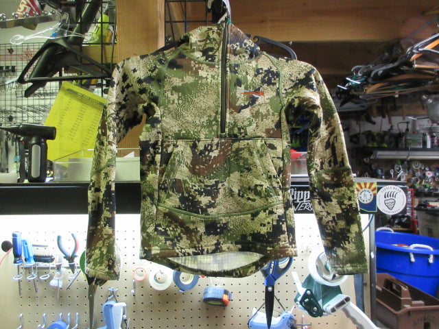 Load image into Gallery viewer, Used Sitka Camo Jacket - Size Small
