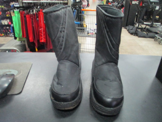 Used Rugged Exposure Snow Boots Size 8