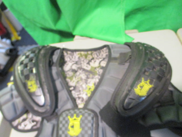 Load image into Gallery viewer, Used BRINE LOPRO Mid Superlight Lacrosse Shoulder Pad - Size Small
