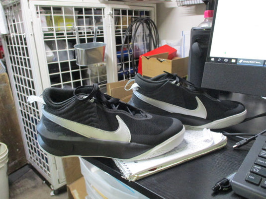Used Nike Team Hustle Basketball Shoes - Size Youth 5