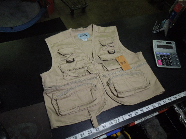 Load image into Gallery viewer, Used Field and Stream Jr. Fishing Vest Size MD
