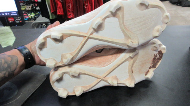 Load image into Gallery viewer, Used New Balance 3000 Size 8.5 Baseball Cleats
