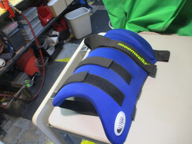 Load image into Gallery viewer, Used Moonwalkr Cricket Thigh Guards
