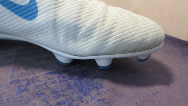 Load image into Gallery viewer, Used Nike Mercurial Soccer Cleats Youth Size 4.5 - small wear
