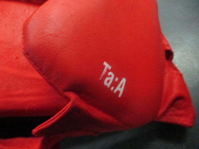 Load image into Gallery viewer, Used Everlast Ta:A Everhide Boxing Head Gear (Has Wear)
