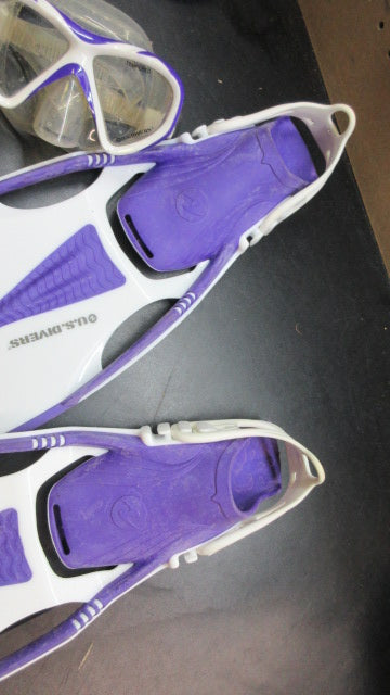 Load image into Gallery viewer, Used U.S Divers Fins Set - Size Medium
