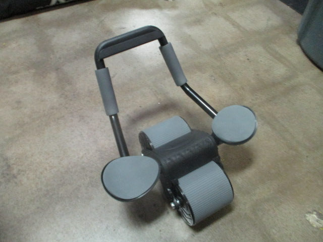 Load image into Gallery viewer, Used Ab Roller w/ Forearm Supports
