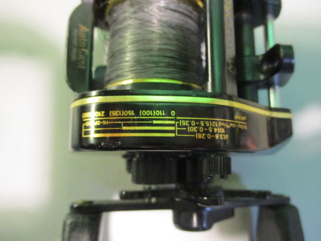 Load image into Gallery viewer, Used DAIWA MagForce Procaster PMA15 FISHING REEL
