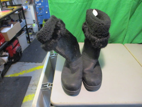 Used Sorel Size 9 Winter Boots