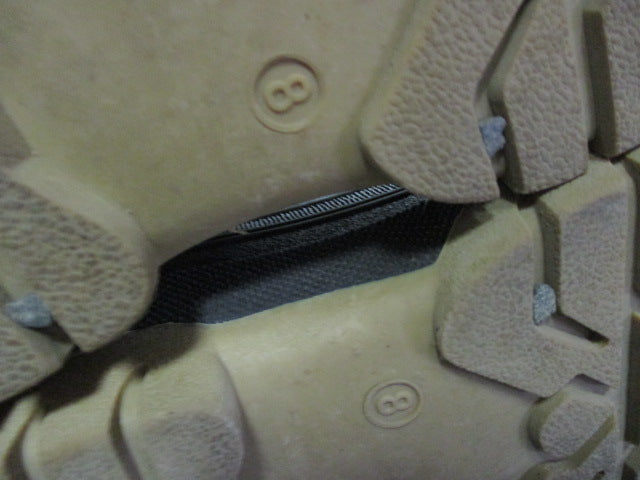Load image into Gallery viewer, Used Winter Snow Boots Size Women 8
