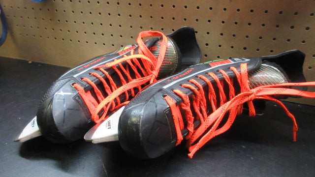Load image into Gallery viewer, Used True HZRDUS 5X Hockey Skates - Size 7.5R (US 9)
