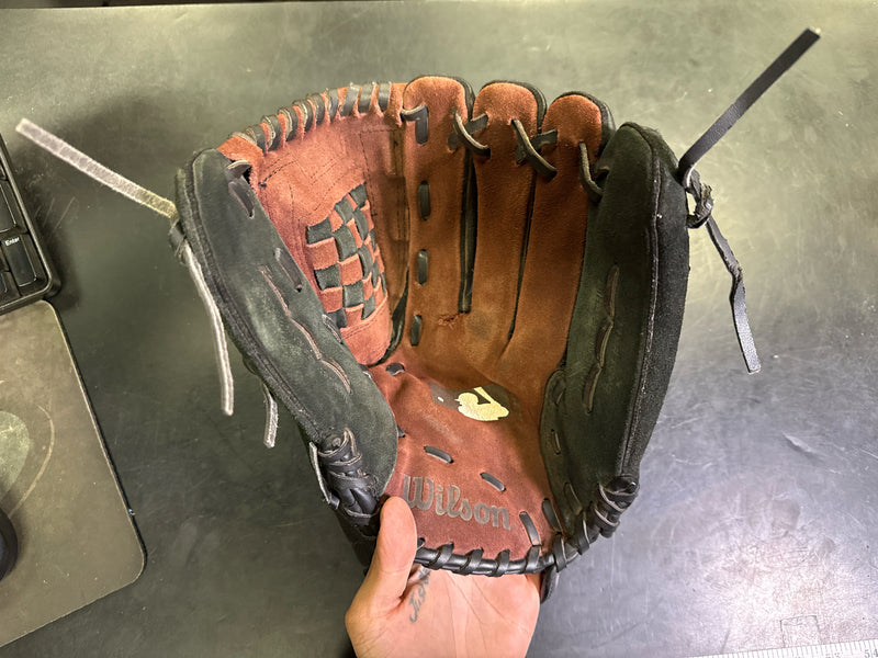Load image into Gallery viewer, Used Wilson RHT 12.5" Baseball Glove
