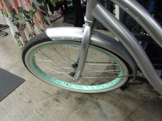 Load image into Gallery viewer, Used Huffy Cranbrook 24&quot; Girls Beach Cruiser

