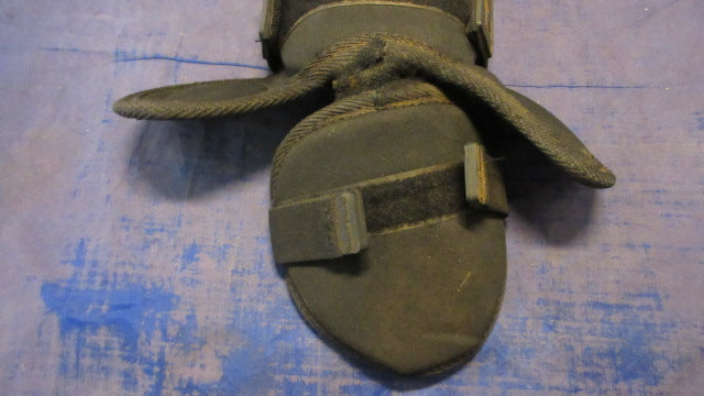 Load image into Gallery viewer, Used Rawlings Leg Guard - One Size
