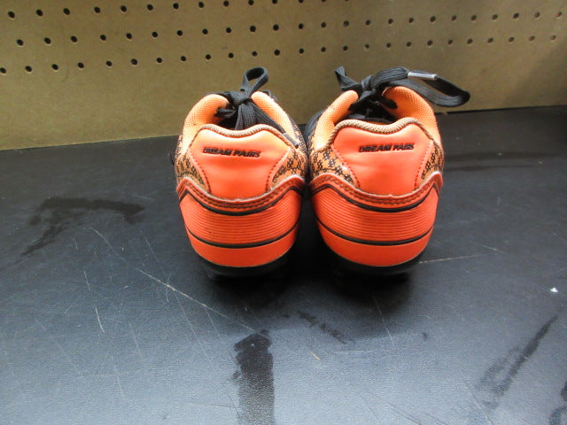 Load image into Gallery viewer, New Dream Pairs Soccer Cleats - Size 4
