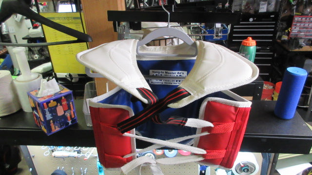Load image into Gallery viewer, Used Taekwondo Reversible Chest Protector - Youth

