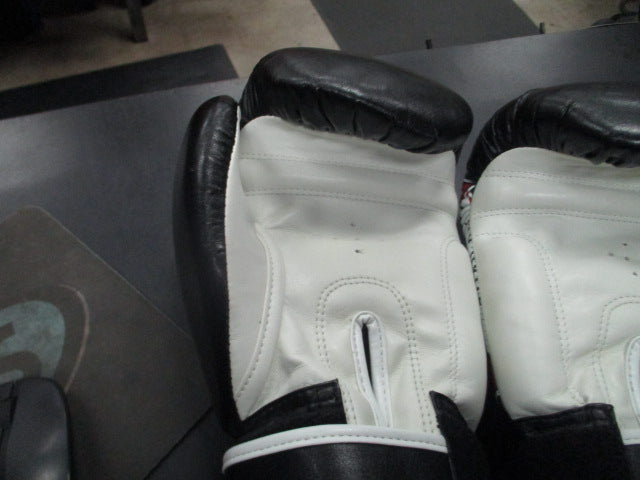 Load image into Gallery viewer, Used Sandee Thailand Esentials 16oz Gloves
