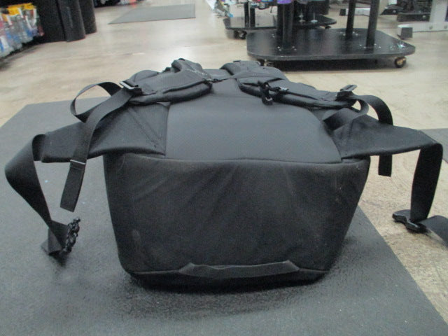 Load image into Gallery viewer, Used Osprey Porter 65 Travel Backpack
