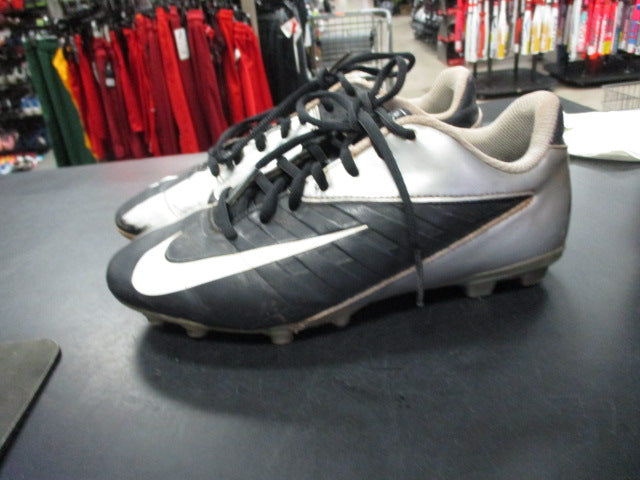 Load image into Gallery viewer, Used Nike vapor Strike Size Youth 5 Football Cleats
