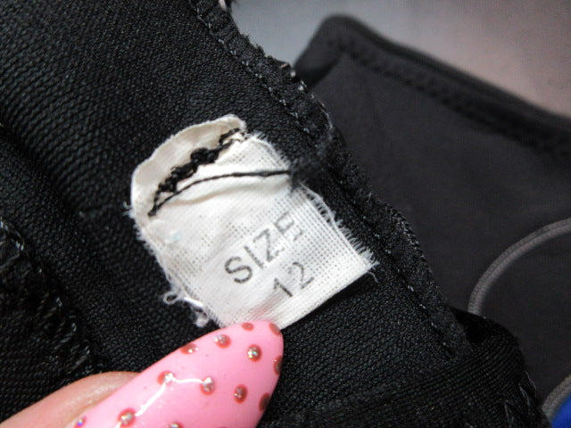 Load image into Gallery viewer, Used Isosi Shorty Wetsuit - Size 12
