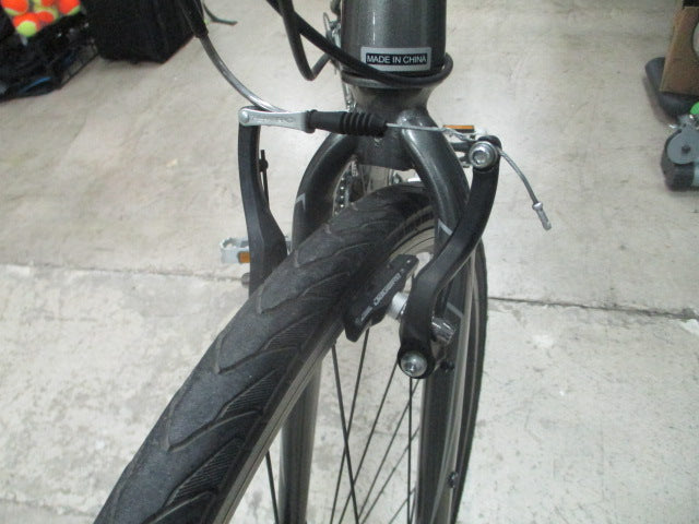 Load image into Gallery viewer, Used Trek 7.2FX 700C 24 Speed Hybrid Bike w/ Computer (Needs New Tire &amp; Tune Up)
