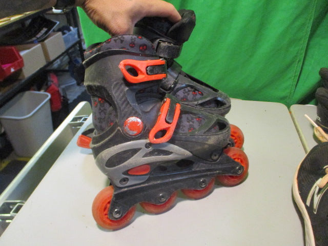 Load image into Gallery viewer, Used Roller Derby Adjustable 12-2 Roller W/ Quad Attachment
