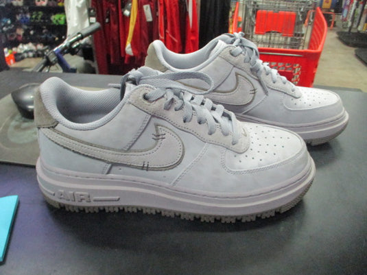 Used Nike Air Force 1 Luxe Baskeball Shoes Size 8