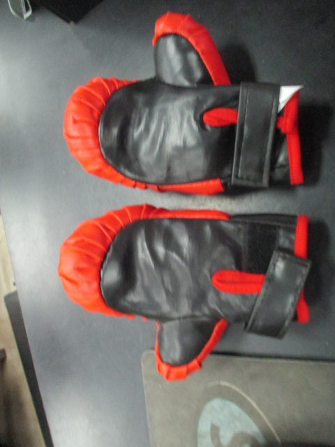 Load image into Gallery viewer, Used Boxer Kids Boxing Gloves
