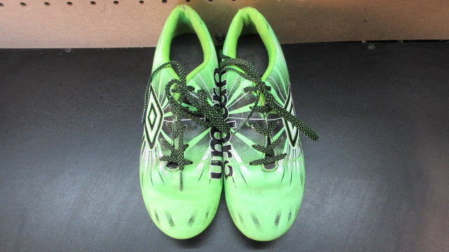 Load image into Gallery viewer, Used Umbro Arturo Soccer Cleats - Size 4
