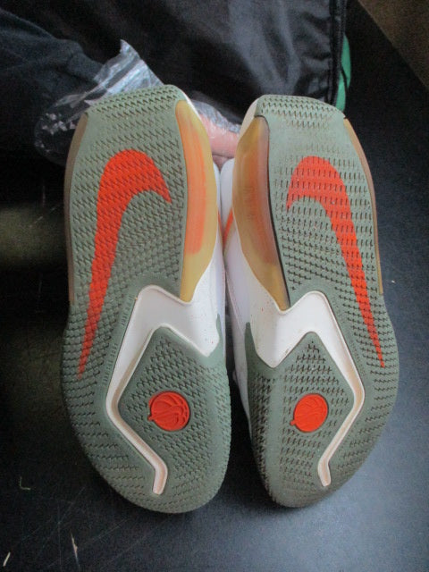 Load image into Gallery viewer, Used Nike Air Zoom Crossover Basketball Shoes - Size Youth 4.5
