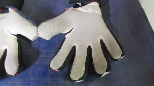 Load image into Gallery viewer, Used Victoire Size 6 Soccer Goalie Soccer Gloves
