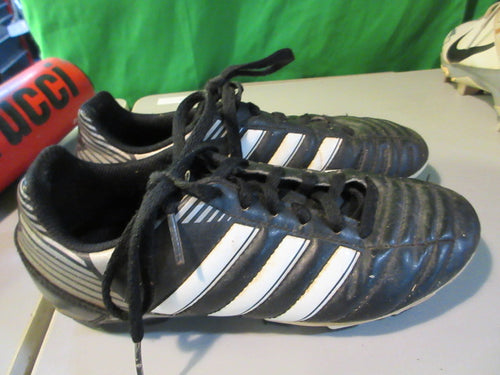 Used Adidas Soccer Cleats Size 3.5