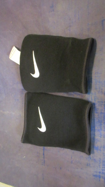 Used Nike Essential Knee Pads Youth Size XS/S