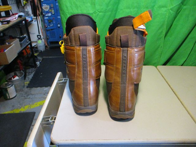 Load image into Gallery viewer, Used Burton Freestyle Saddle Leather Size 7.5 Men's Snowboard Boots

