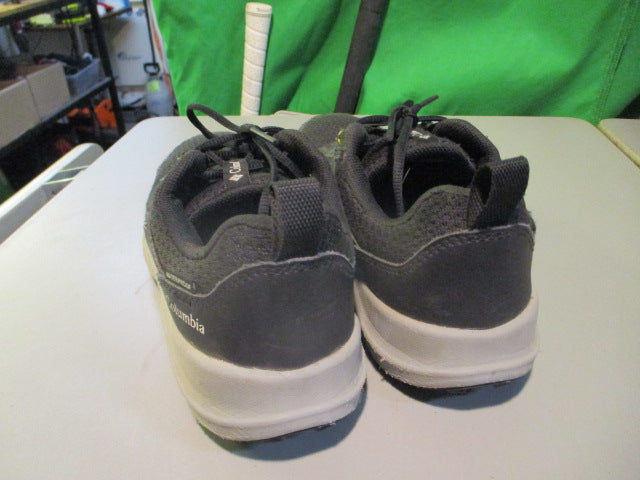 Load image into Gallery viewer, Used Columbia Size 3 Hiking Shoes
