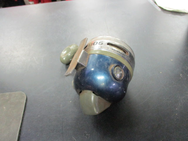 Load image into Gallery viewer, Used Zebco 808 Fishing Reel
