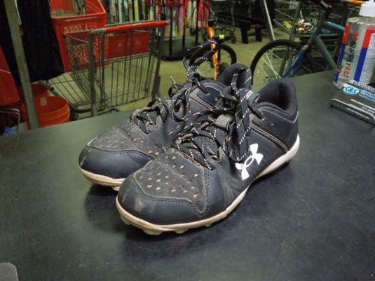 Used Under Armour Leadoff  Softball Cleats Size 5.5Y