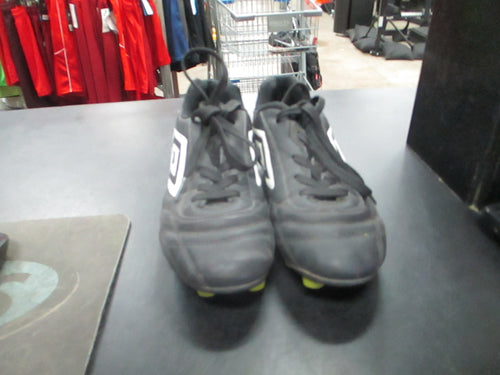 Used Umbro Youth 3 Soccer Cleats