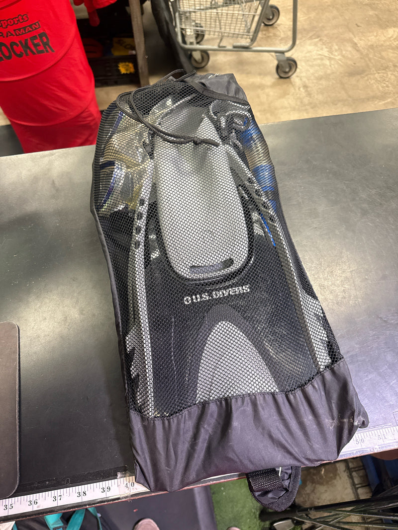 Load image into Gallery viewer, Used US Divers Dive Kit Temperd Goggles, Snorkle and Fins With Mesh Carry Bag
