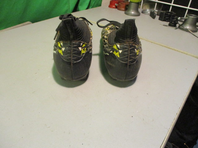 Load image into Gallery viewer, Shoe Size 4 Cleats
