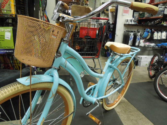 Load image into Gallery viewer, Used Huffy Nel Lusso 26" Beach Cruiser With Basket and Cup Holder
