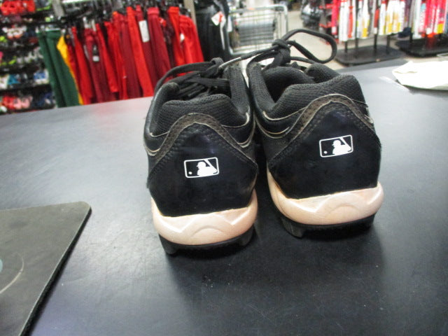 Load image into Gallery viewer, Used Under Armour Size Youth 3.5 Baseball Cleats
