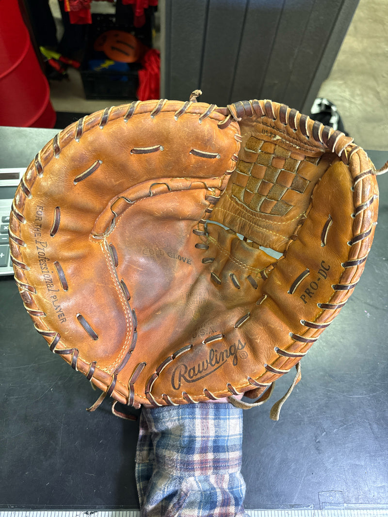 Load image into Gallery viewer, Vintage Rawling Heart of the Hide Pro-DC LHT OEB01 1st Baseman Mitt
