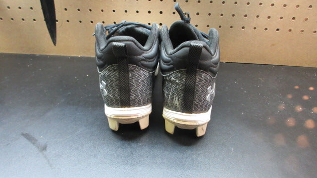 Load image into Gallery viewer, Used Under Armour Football Cleats - Size Youth 6
