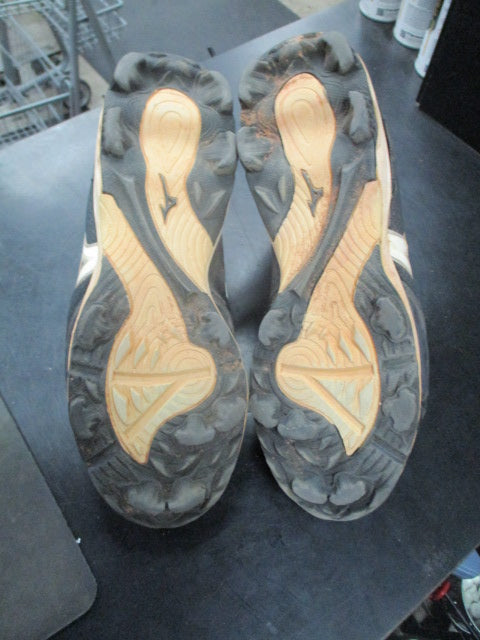 Used Mizuno Cleats in black size 11 (Wear On Cleats)