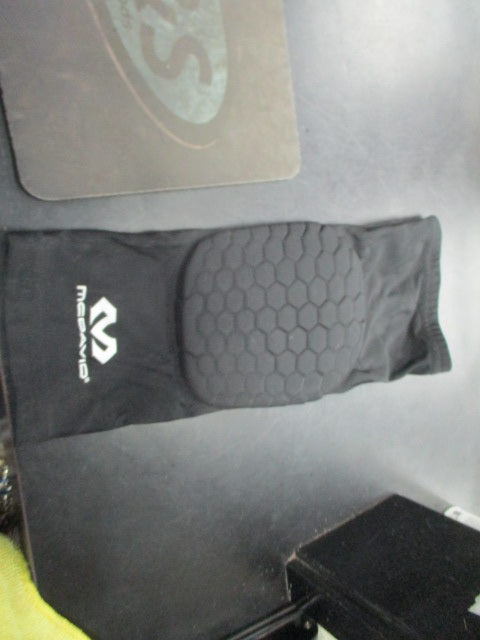 Used McDavid Size Medium Volleyball Padded Knee Pad